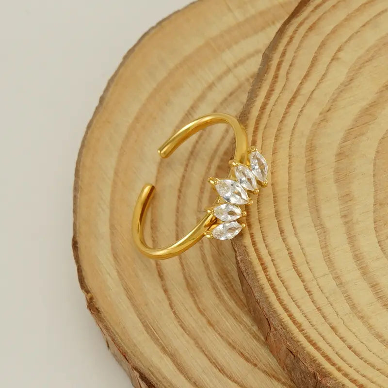 Mirza Minimal Flower ring- 18K Gold Anti-Tarnish