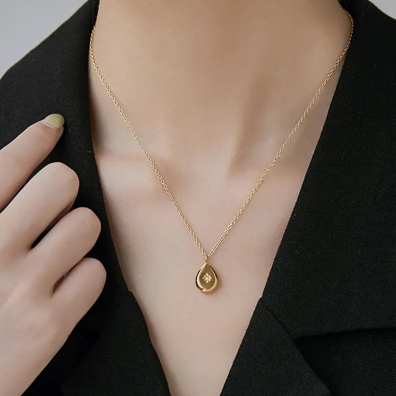 Hayden Teardrop Pendant – 18K Gold Anti-Tarnish
