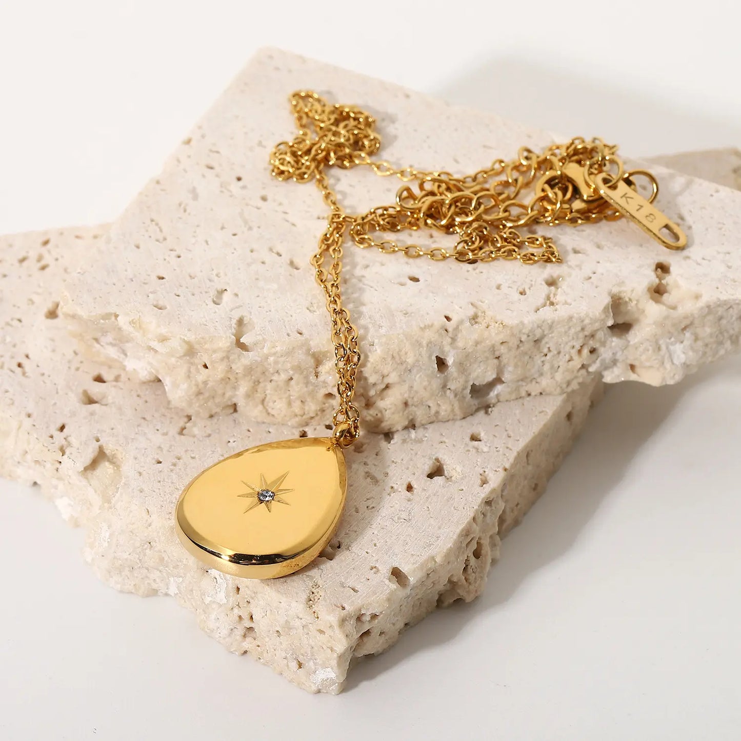 Hayden Teardrop Pendant – 18K Gold Anti-Tarnish