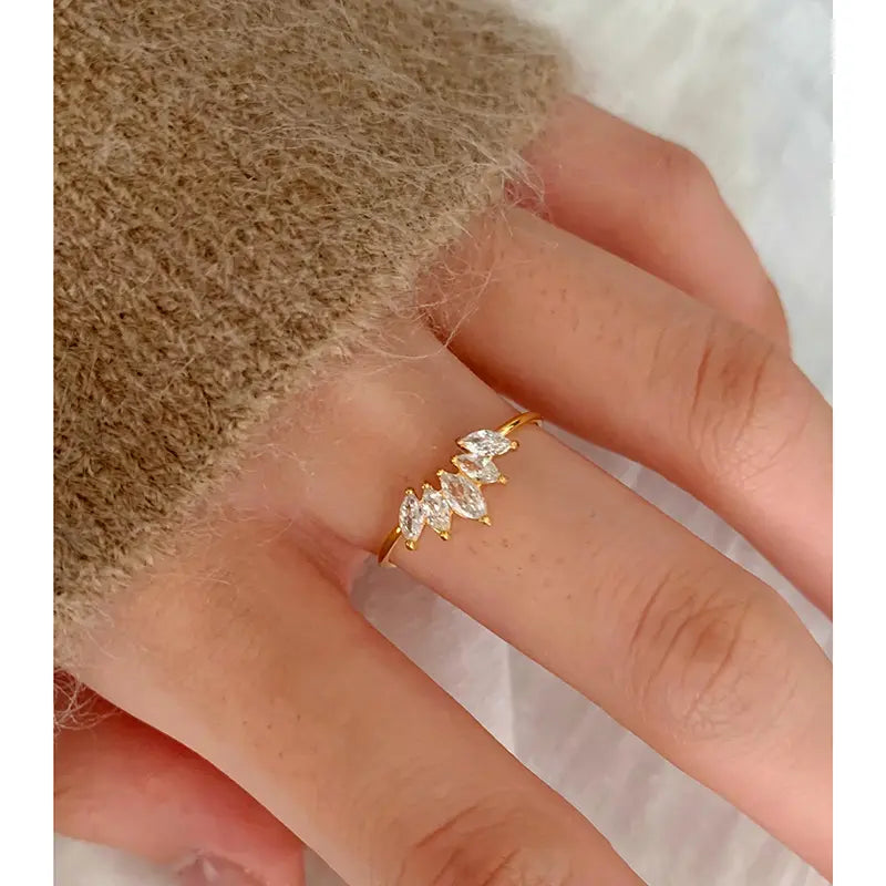 Mirza Minimal Flower ring- 18K Gold Anti-Tarnish