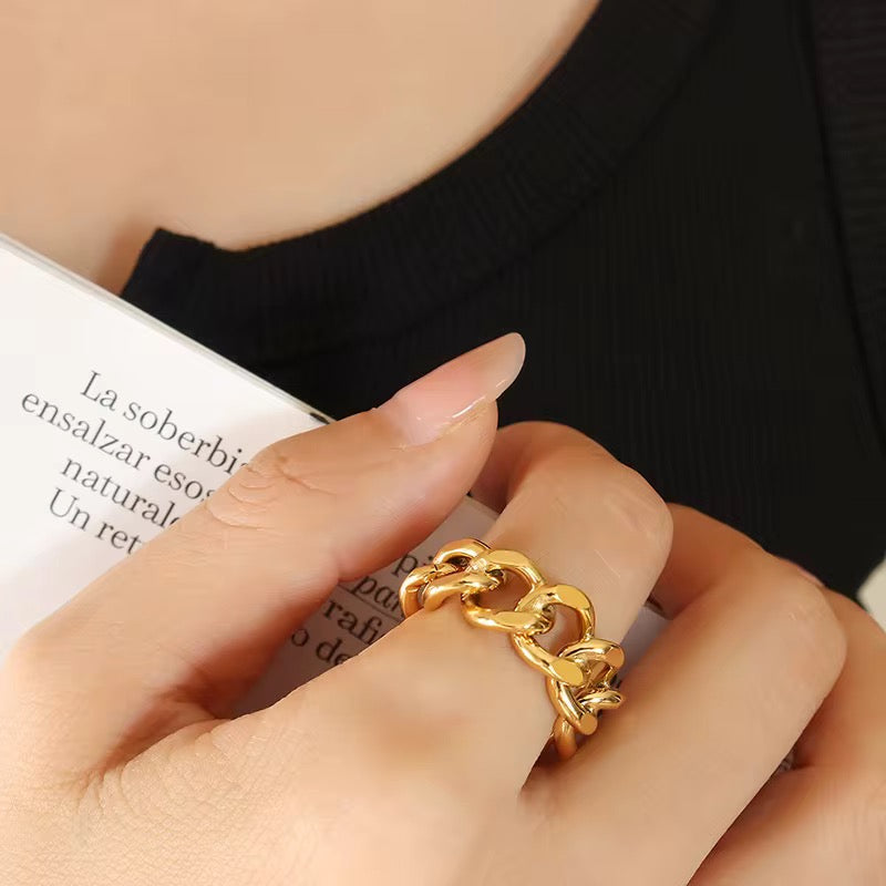 Lisa Chain Link Ring - 18K Gold Anti-Tarnish