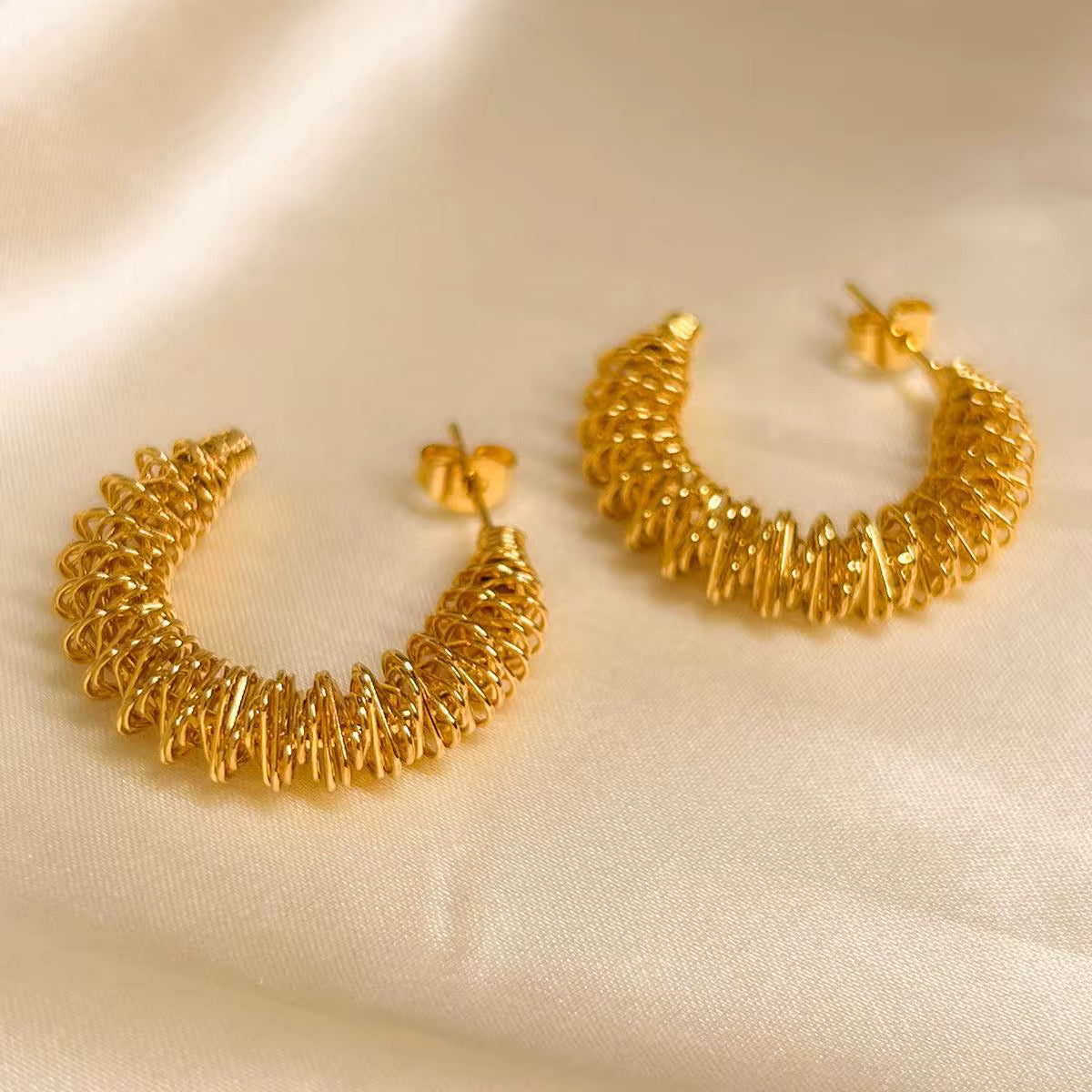 Lyla Twisted Hoop Earrings - 18K Gold Anti-Tarnish