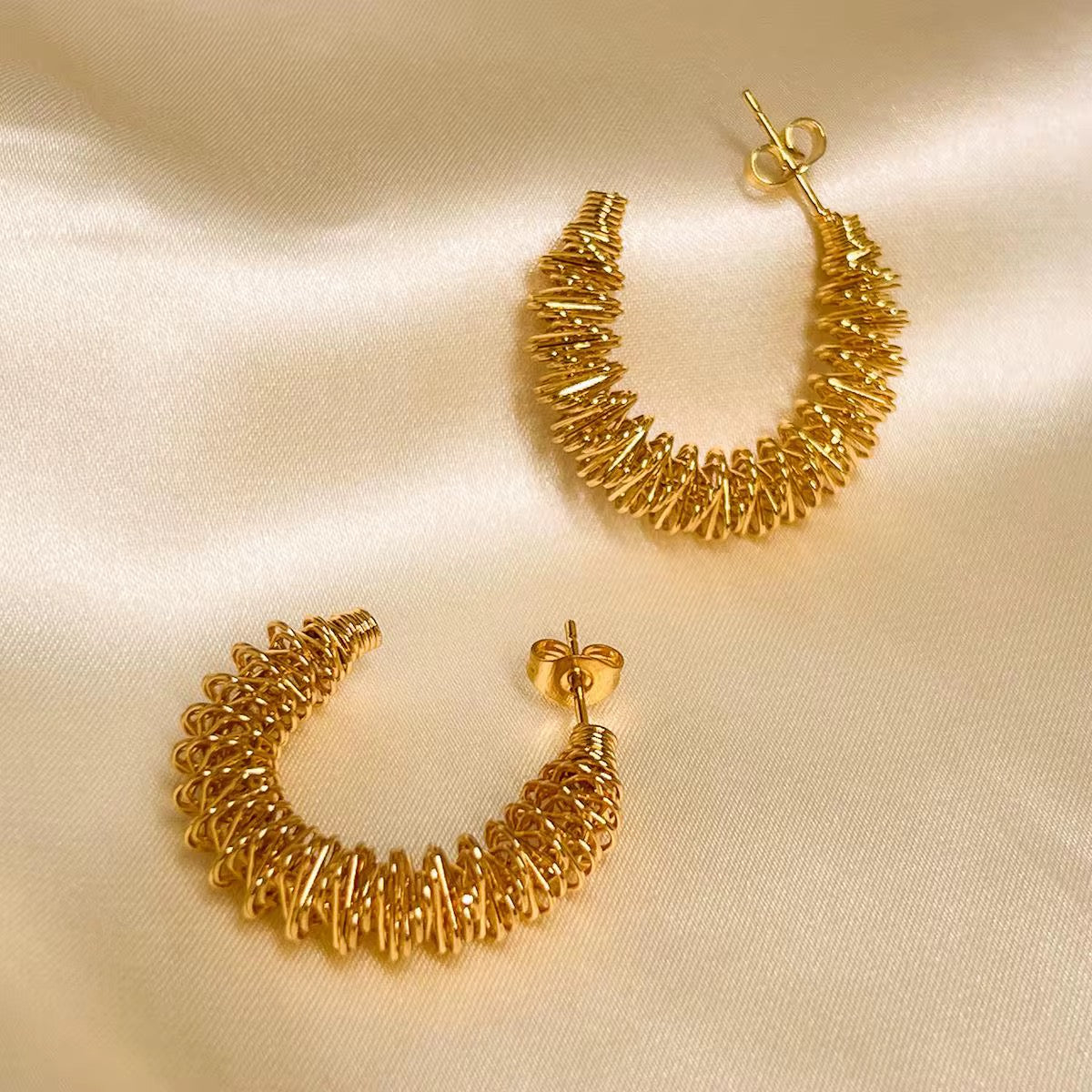 Lyla Twisted Hoop Earrings - 18K Gold Anti-Tarnish