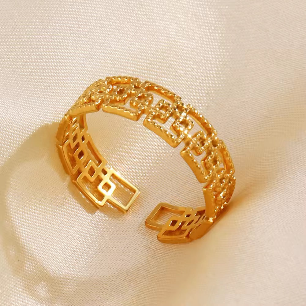 Avery Eternity - 18K Gold Anti-Tarnish Ring