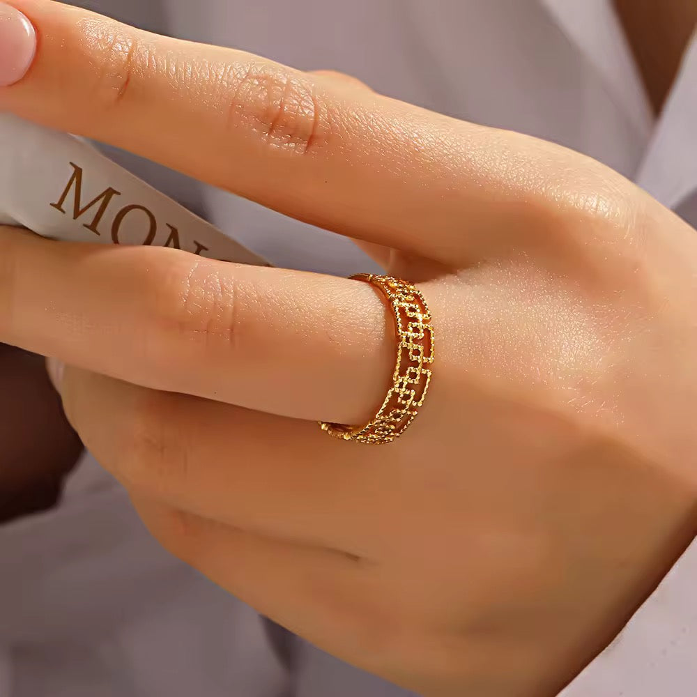 Avery Eternity - 18K Gold Anti-Tarnish Ring