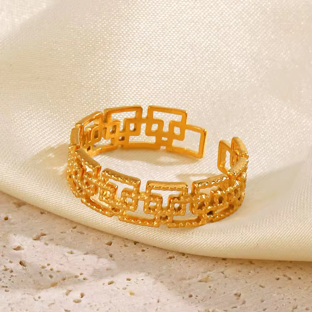 Avery Eternity - 18K Gold Anti-Tarnish Ring