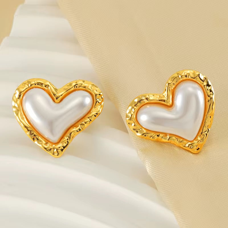 Ivy Amora Heart Earrings – 18K Gold Anti-Tarnish