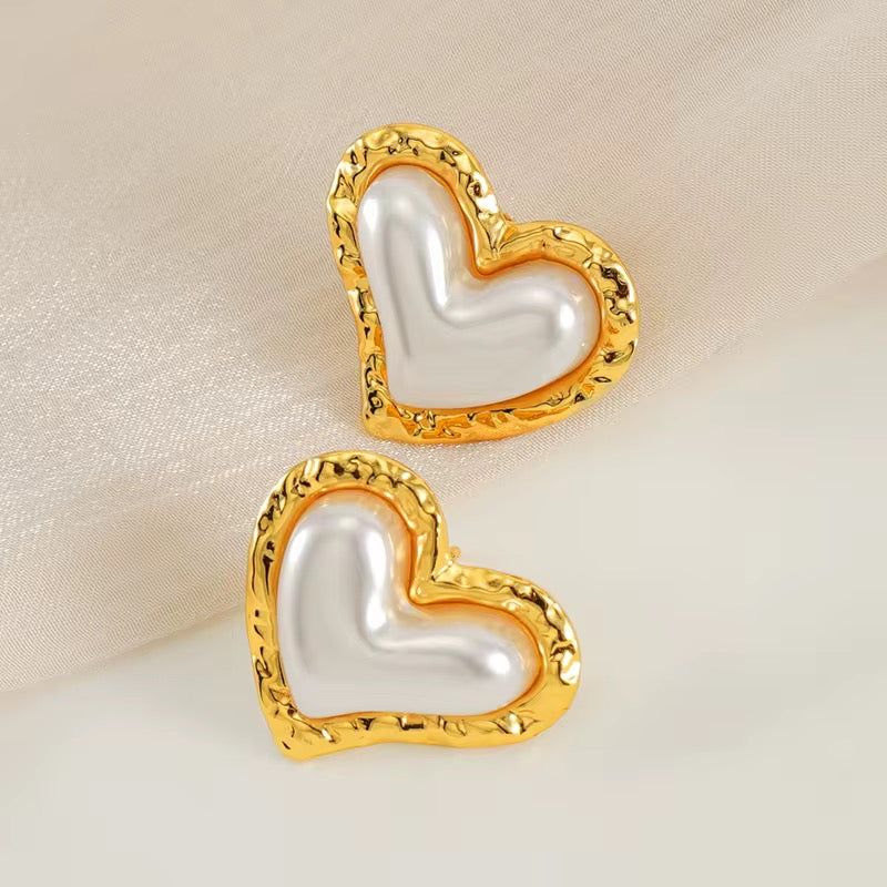 Ivy Amora Heart Earrings – 18K Gold Anti-Tarnish