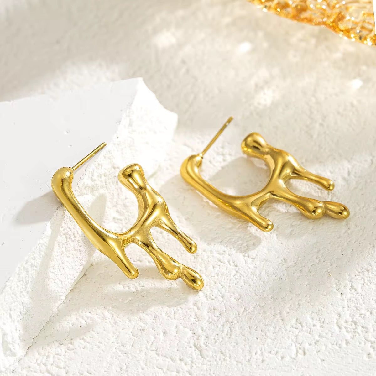 Alyssa Classic Hoop Earrings – 18K Gold Anti-Tarnish