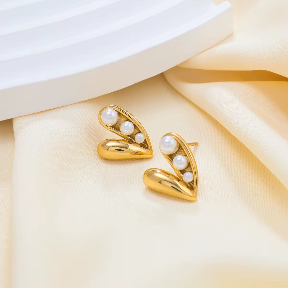 Chana Pearl Heart Studs – 18K Gold Anti-Tarnish
