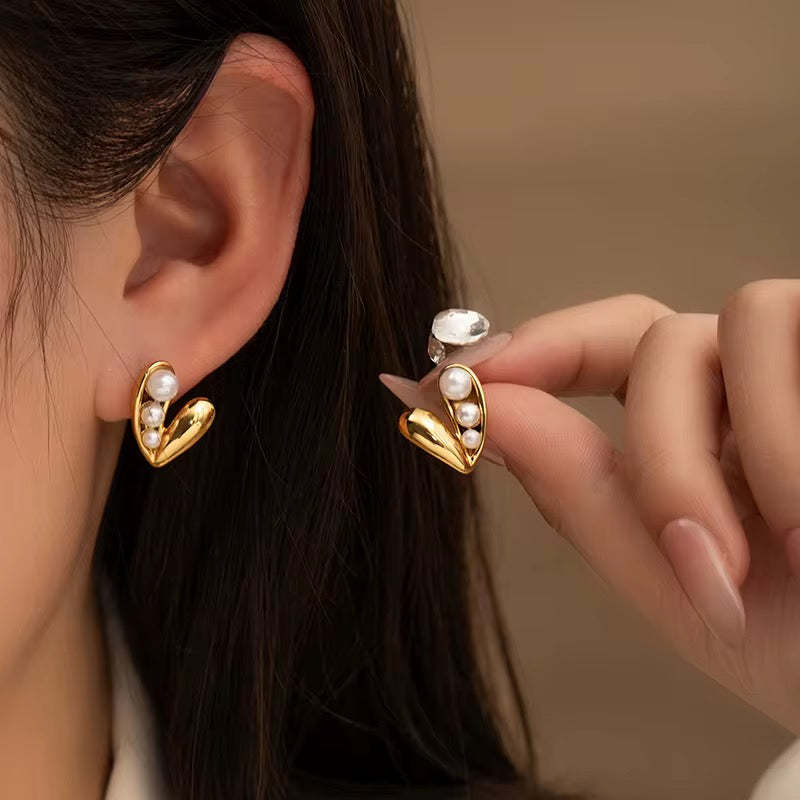 Chana Pearl Heart Studs – 18K Gold Anti-Tarnish