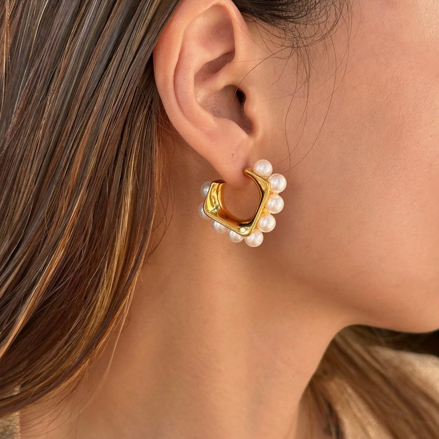 Emory Pearl Hoop Earrings – 18K Gold Anti-Tarnish