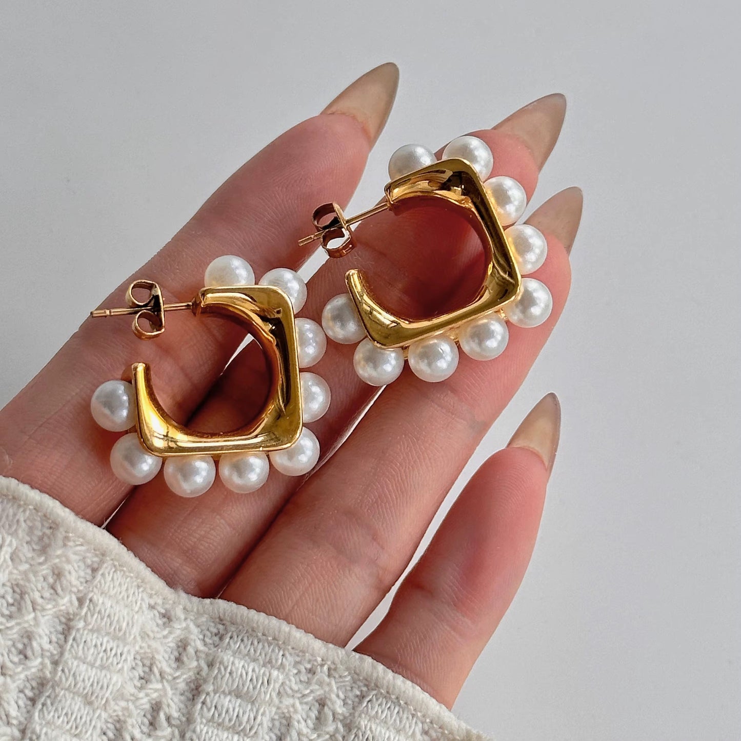 Emory Pearl Hoop Earrings – 18K Gold Anti-Tarnish