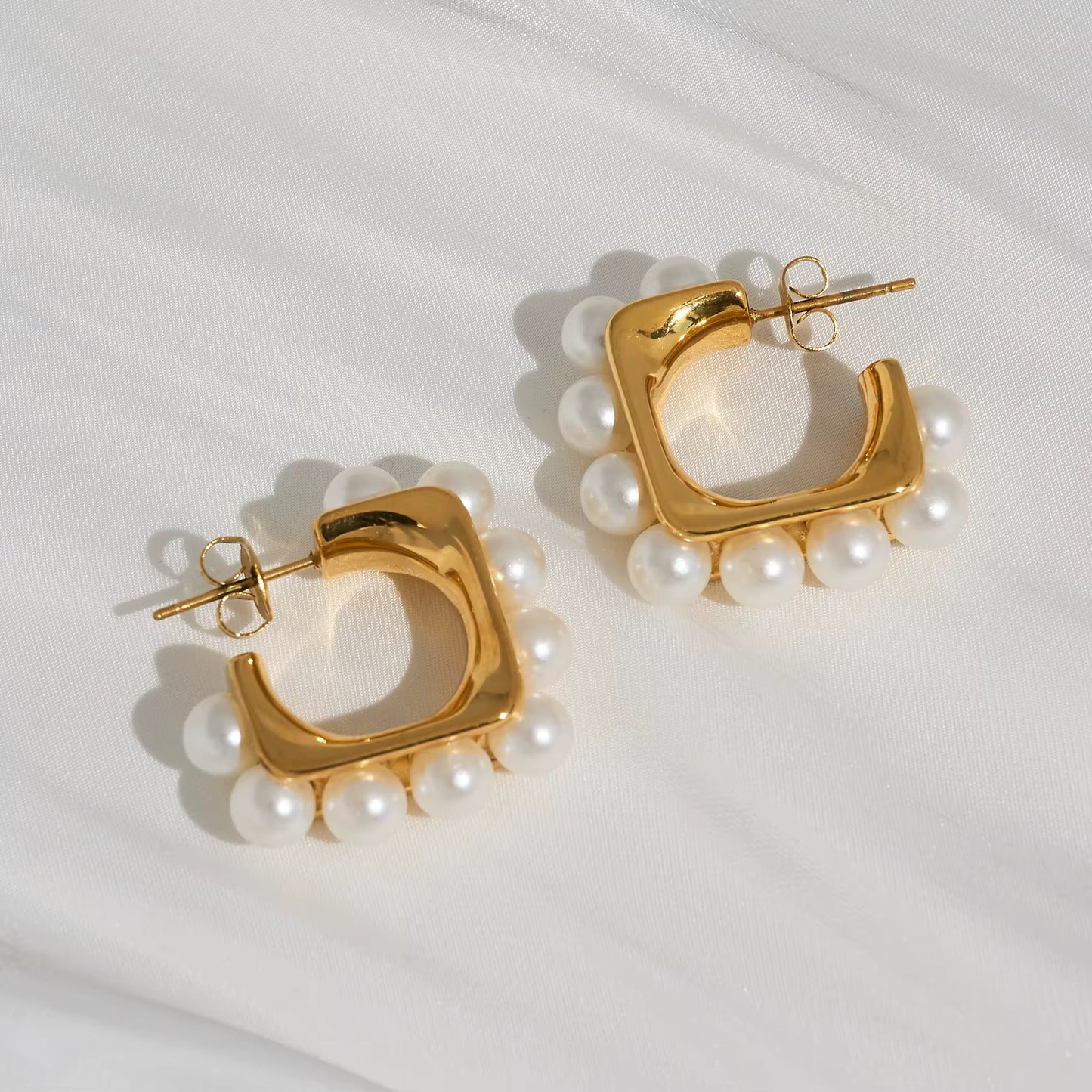 Emory Pearl Hoop Earrings – 18K Gold Anti-Tarnish