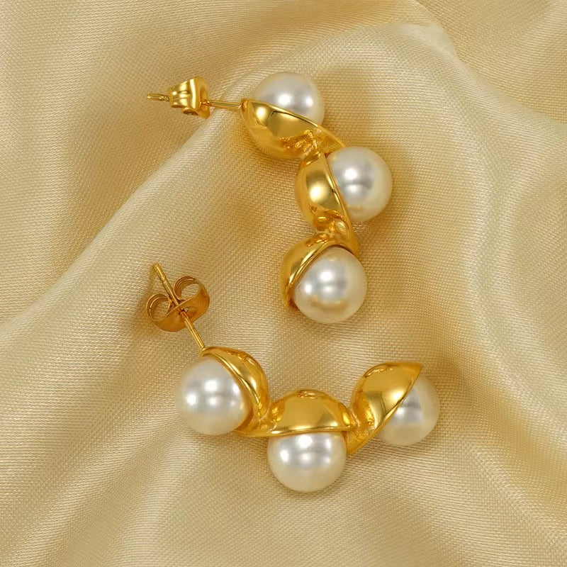 Kenna Pearl Glow Studs – 18K Gold Anti-Tarnish