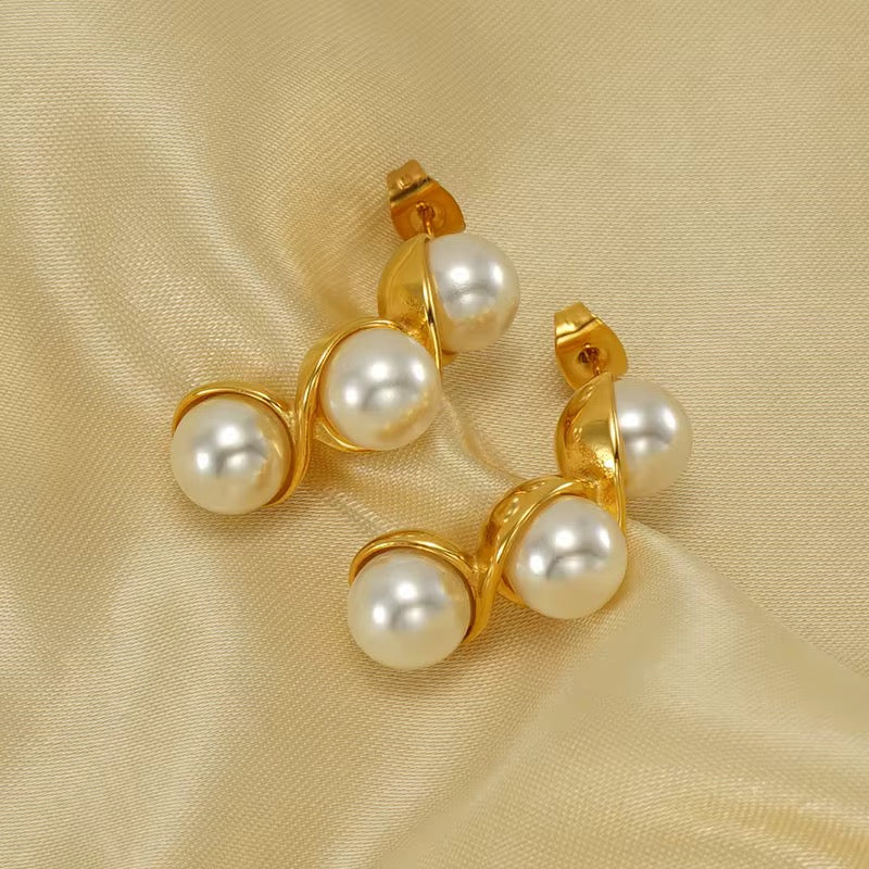 Kenna Pearl Glow Studs – 18K Gold Anti-Tarnish