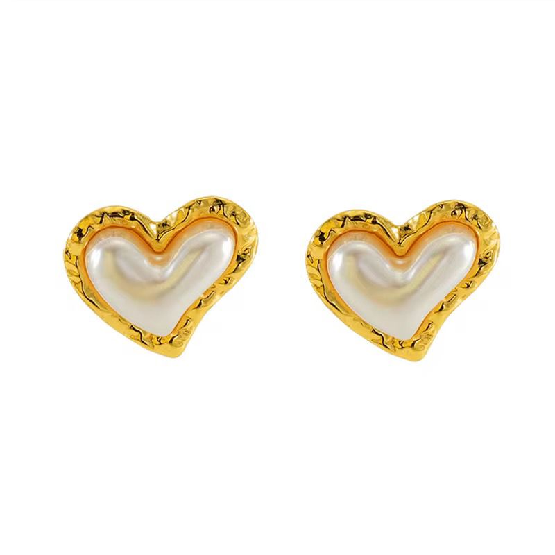 Ivy Amora Heart Earrings – 18K Gold Anti-Tarnish