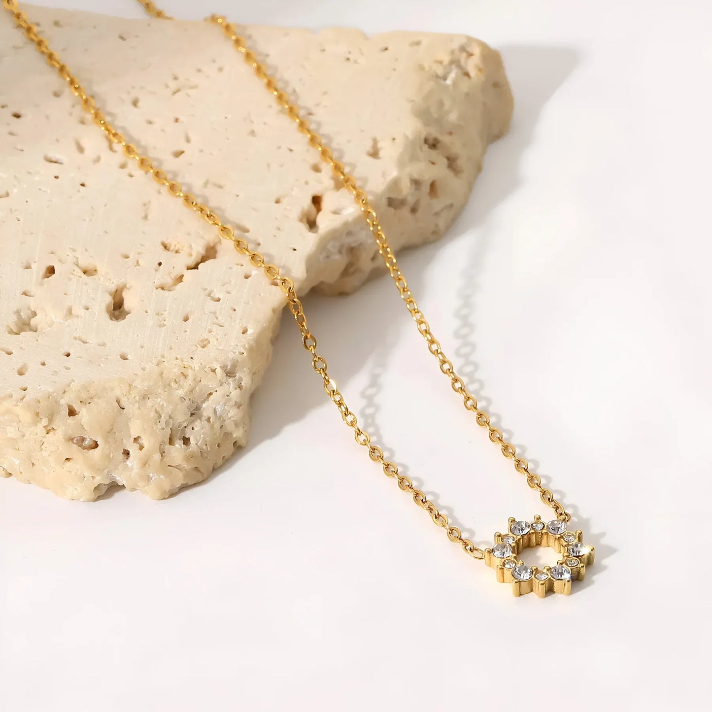 Luka Dainty Necklace - 18K Gold Anti-Tarnish