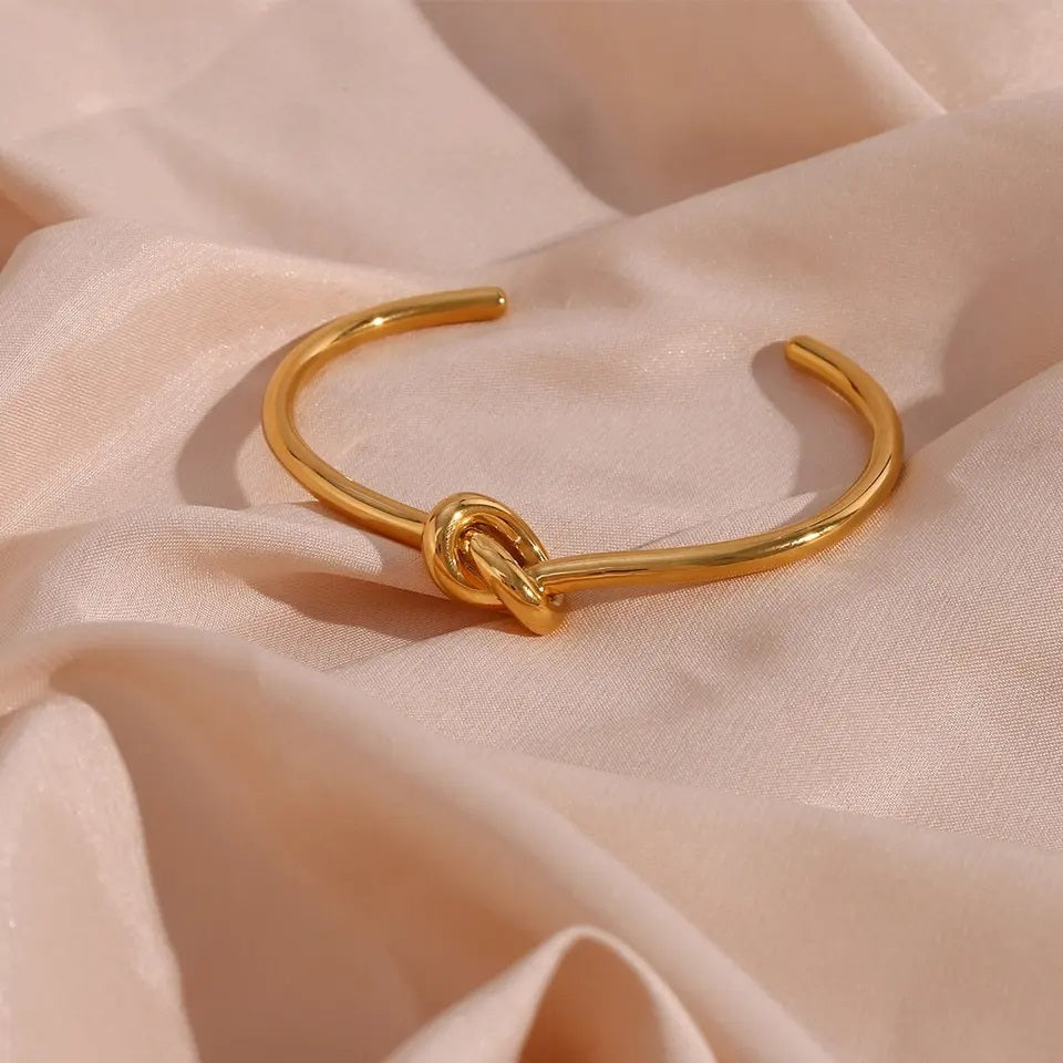 Love Knot Bracelet – 18K Gold Anti-Tarnish
