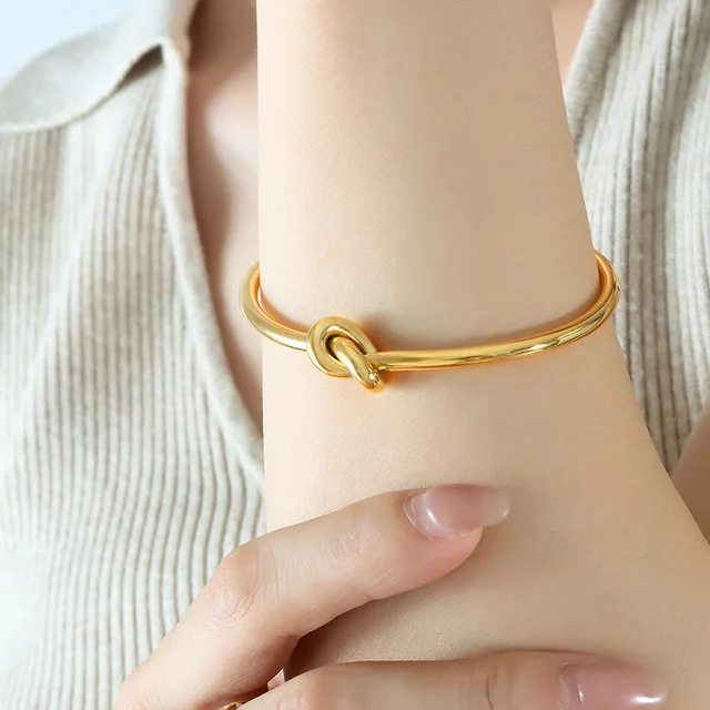 Love Knot Bracelet – 18K Gold Anti-Tarnish