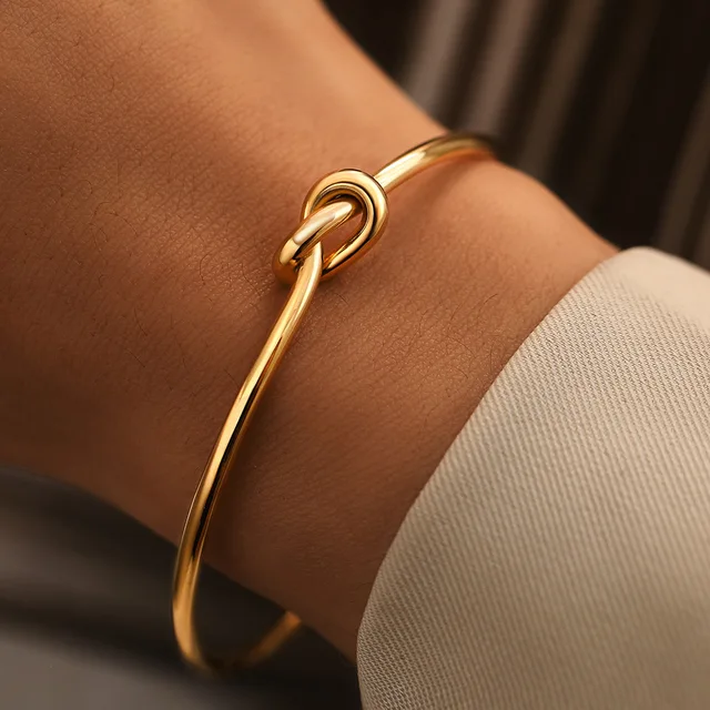Love Knot Bracelet – 18K Gold Anti-Tarnish