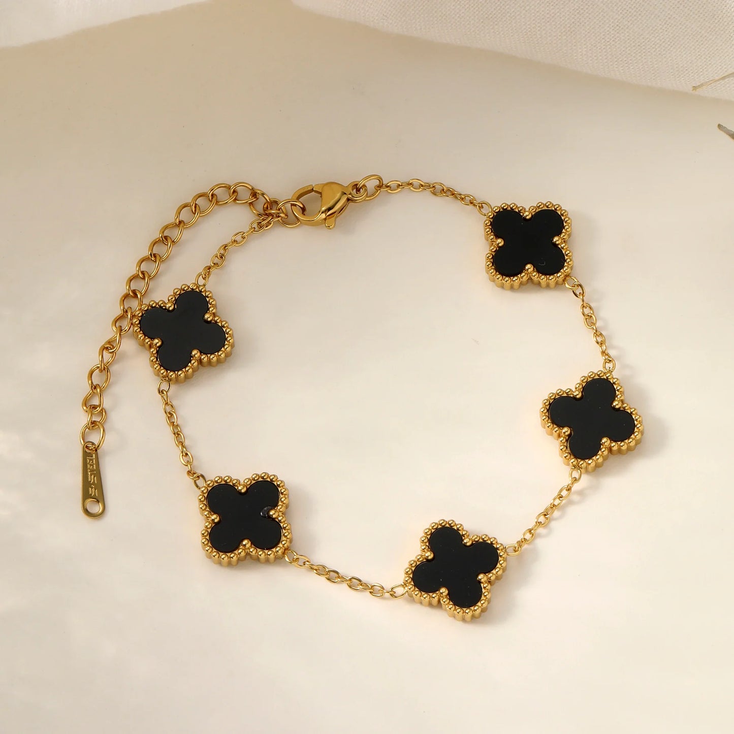 Clover Black Bracelet - 18K Gold Anti-Tarnish