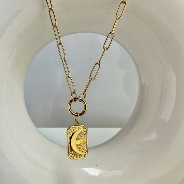 Reya Moon Charm Necklace – 18K Gold Anti-Tarnish