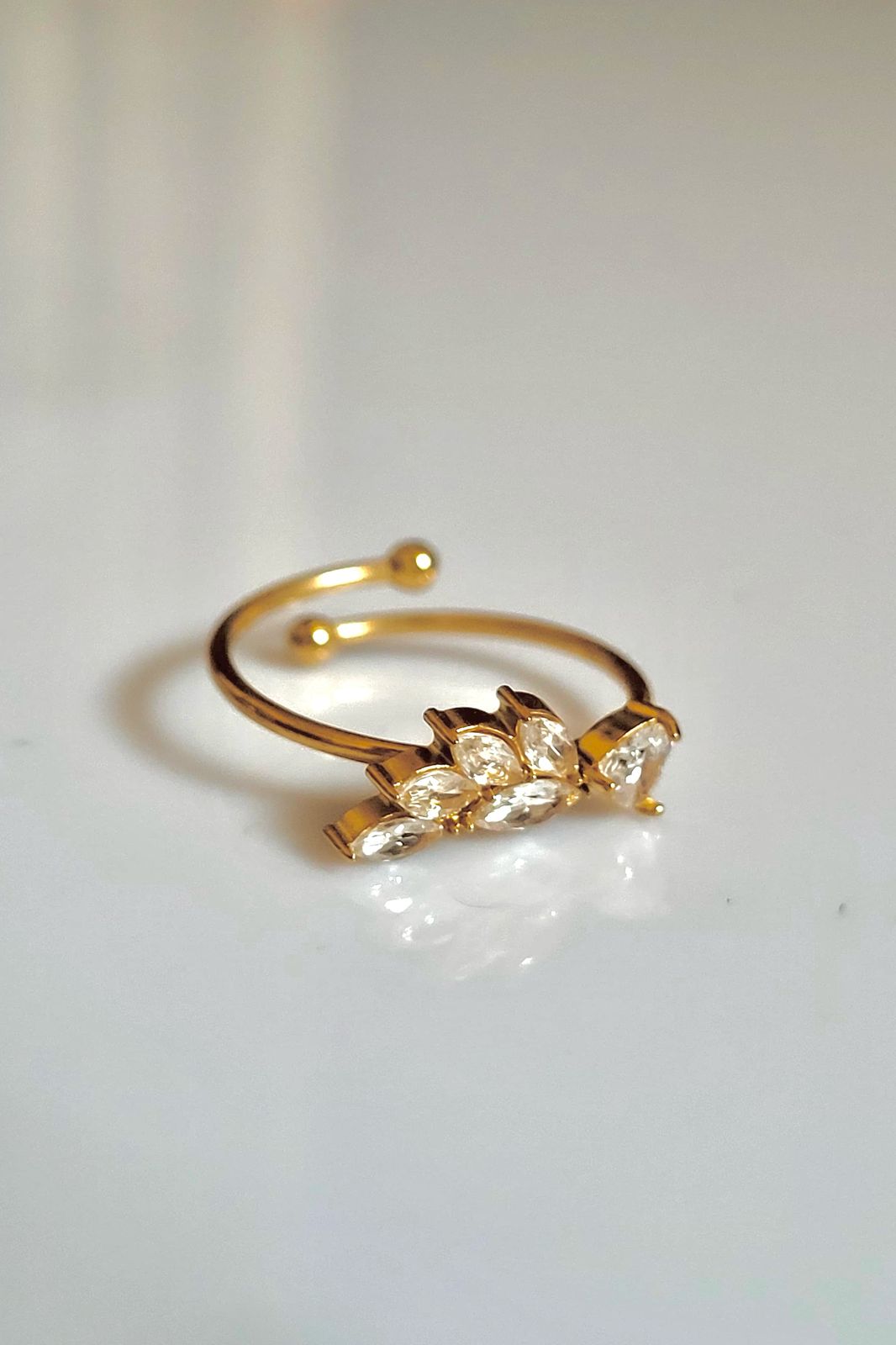 Saiya Minimal Flower ring- 18K Gold Anti-Tarnish