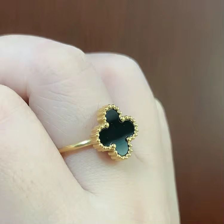 Dhriti Minimal Clover ring- 18K Gold Anti-Tarnish