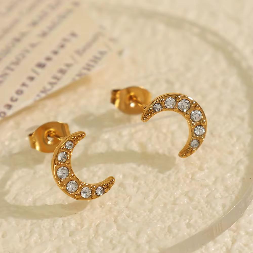 Nila Dainty Earrings - 18K Gold Anti-Tarnish