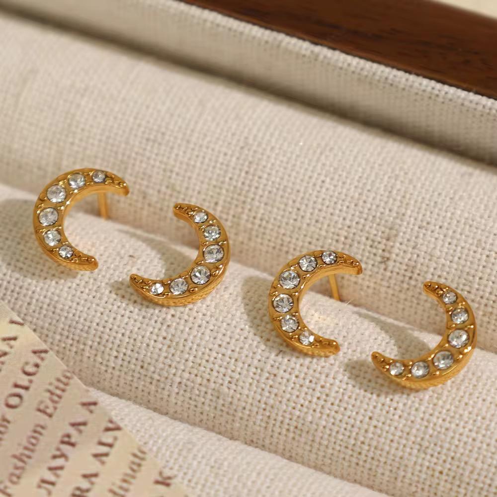 Nila Dainty Earrings - 18K Gold Anti-Tarnish