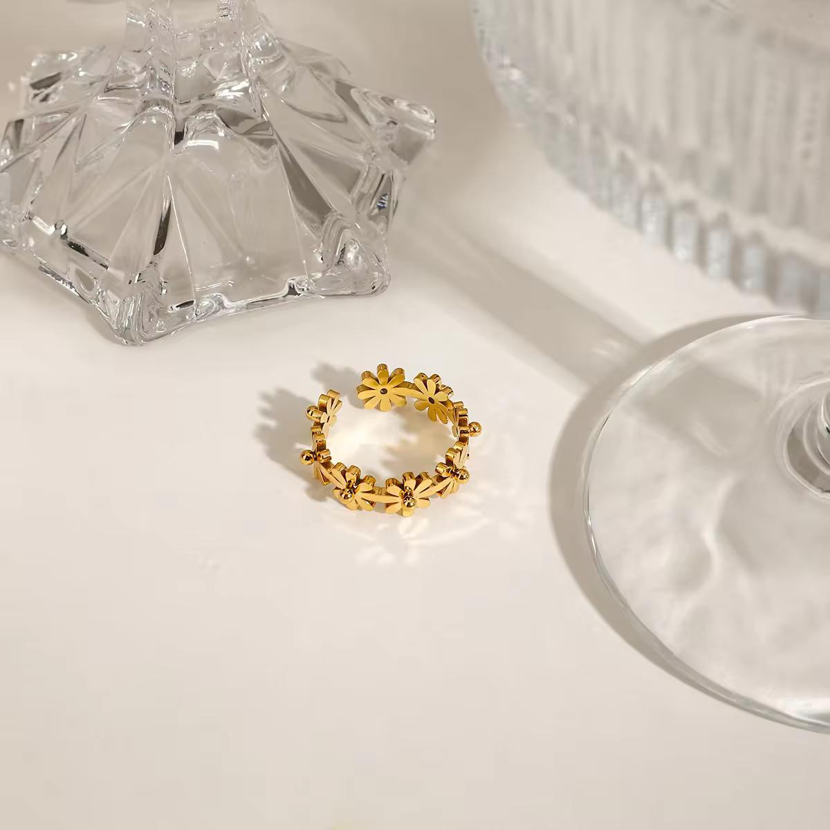 Reya Flower Ring - 18K Gold Anti-Tarnish