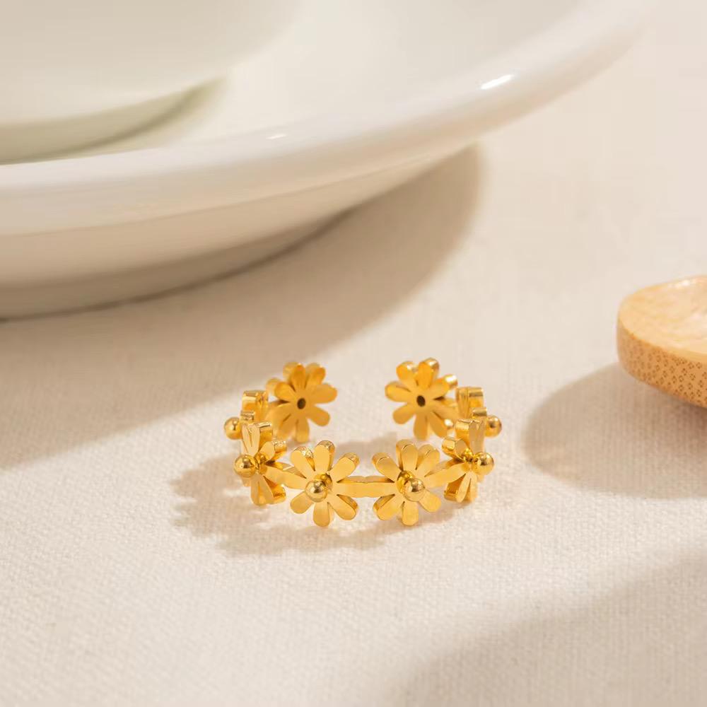 Reya Flower Ring - 18K Gold Anti-Tarnish