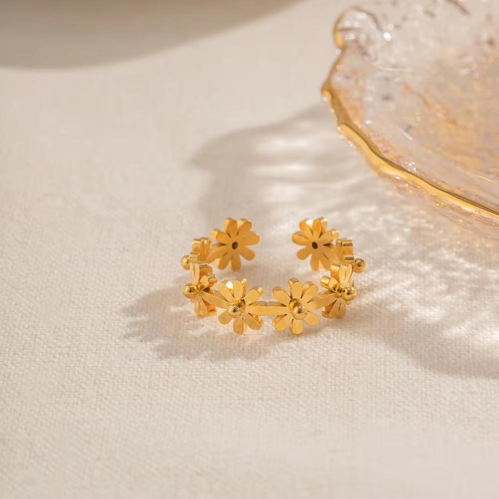 Reya Flower Ring - 18K Gold Anti-Tarnish