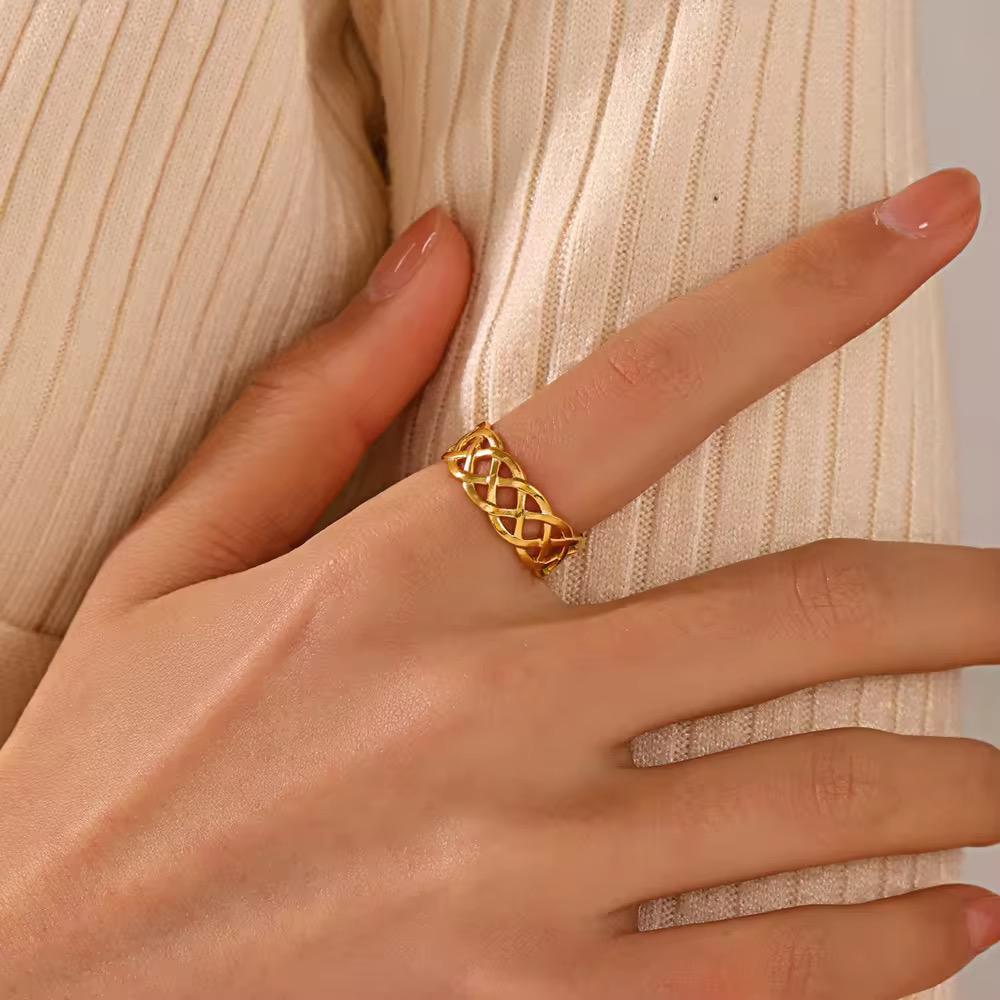 Jaycee Clover ring- 18K Gold Anti-Tarnish