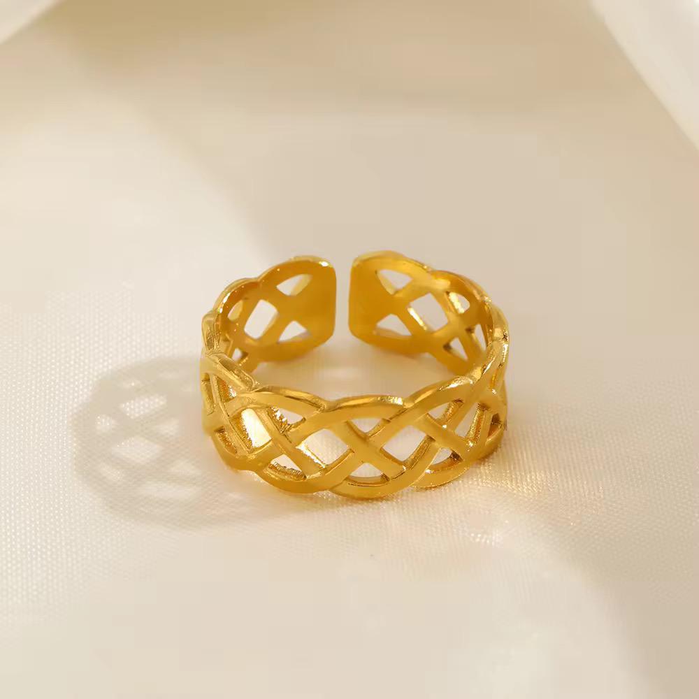 Jaycee Clover ring- 18K Gold Anti-Tarnish