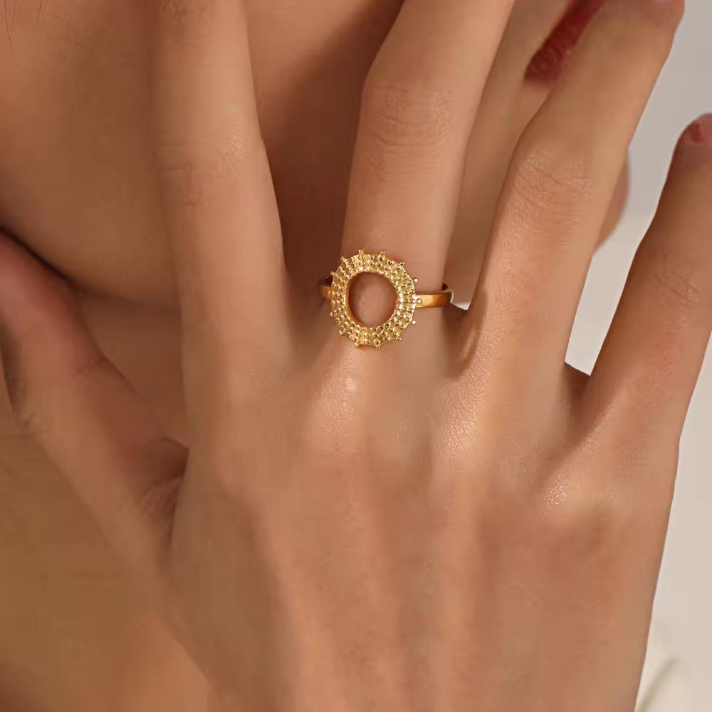 Nataly Flower ring- 18K Gold Anti-Tarnish