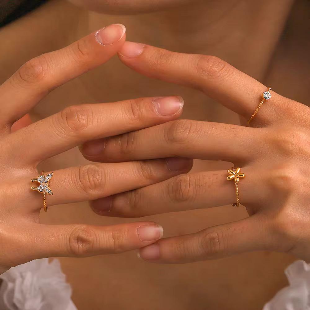 Clara Flower Ring - 18K Gold Anti-Tarnish