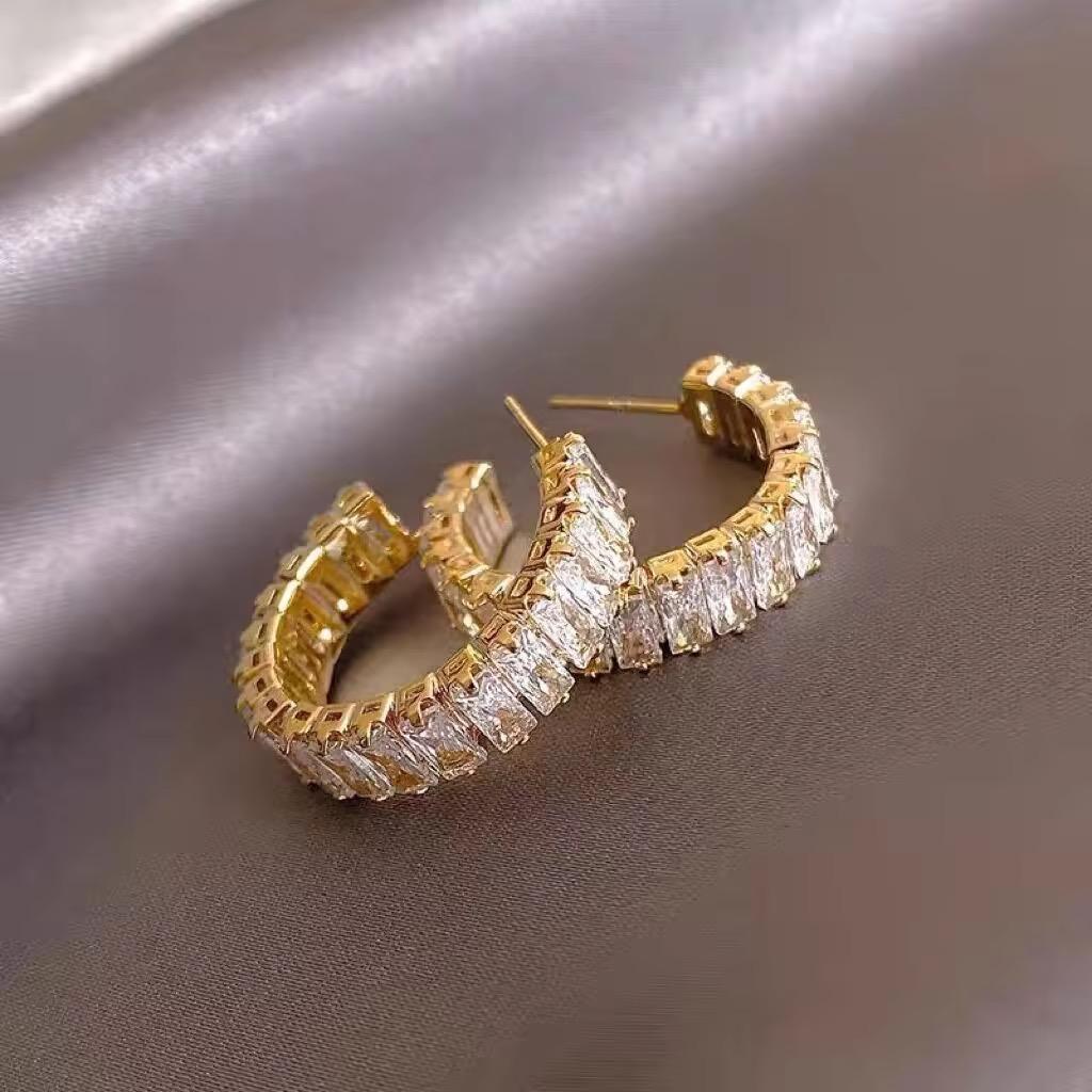 Janvika Dainty Earrings - 18K Gold Anti-Tarnish