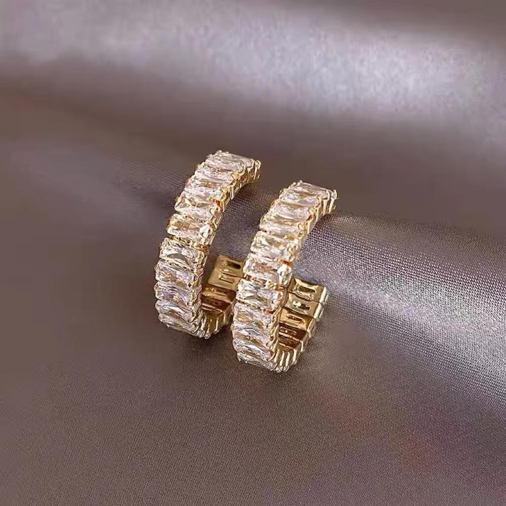 Janvika Dainty Earrings - 18K Gold Anti-Tarnish