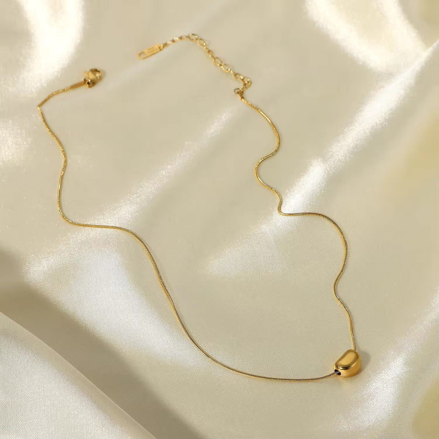Disha Bean Heart Necklace - 18K Gold Anti-Tarnish