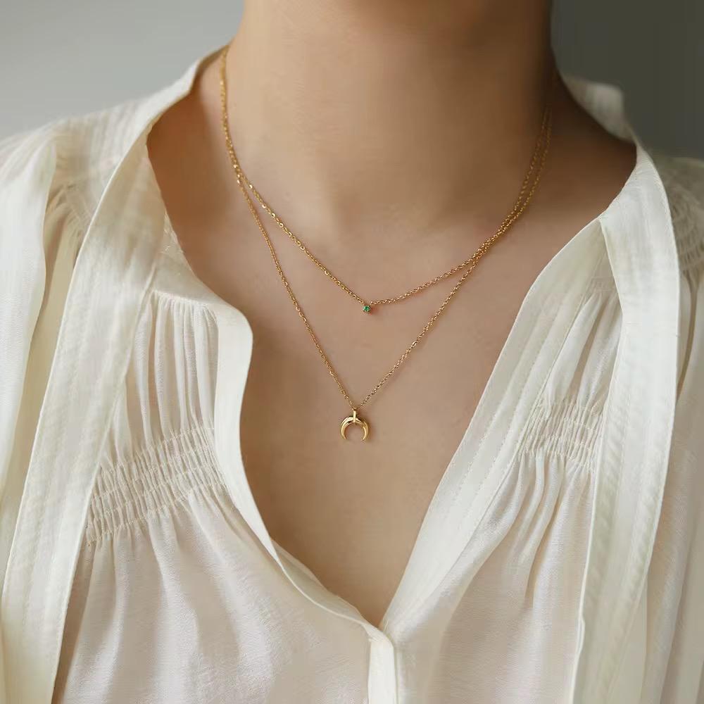 Lyra Moonlight Necklace – 18K Gold Anti-Tarnish