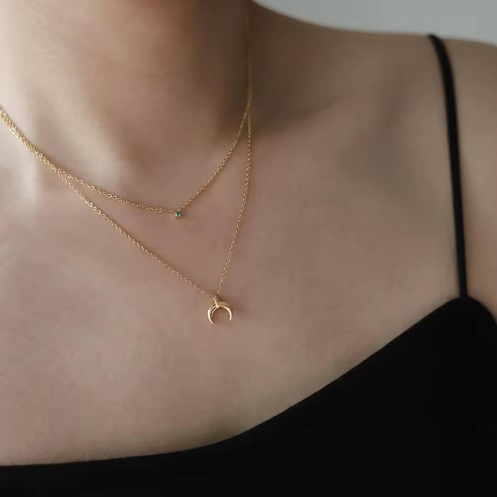 Lyra Moonlight Necklace – 18K Gold Anti-Tarnish