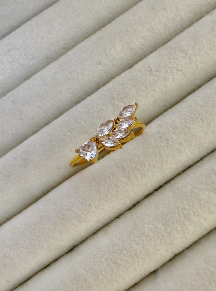 Saiya Minimal Flower ring- 18K Gold Anti-Tarnish