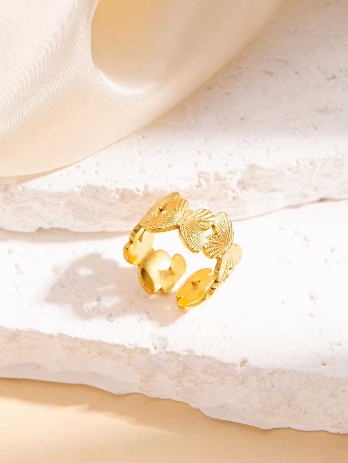 Neriah Flower ring- 18K Gold Anti-Tarnish