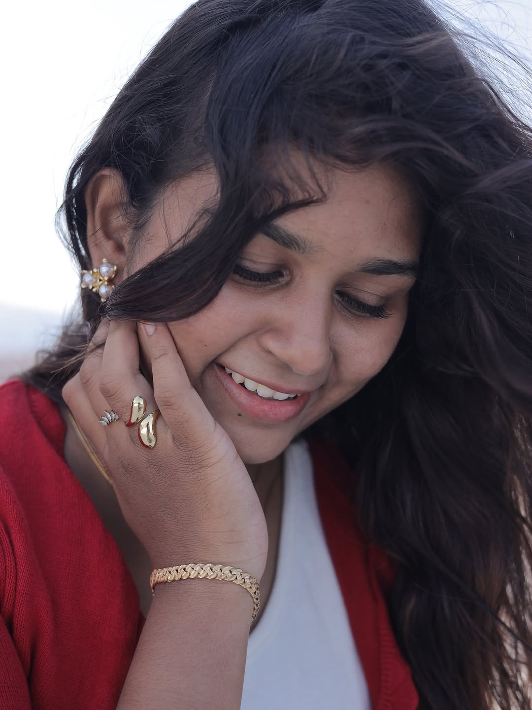 Nia Pearl Glow Studs – 18K Gold Anti-Tarnish