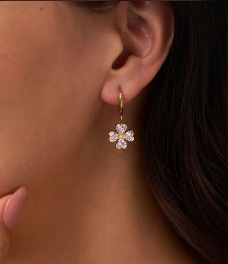 Daisy Huggies - 18K Gold Anti-Tarnish