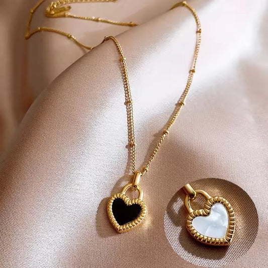 Daisy Noir Heart Necklace - 18K Gold Anti-Tarnish