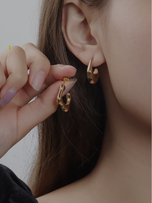 Eliza Crescent Earrings - 18K Gold Anti-Tarnish