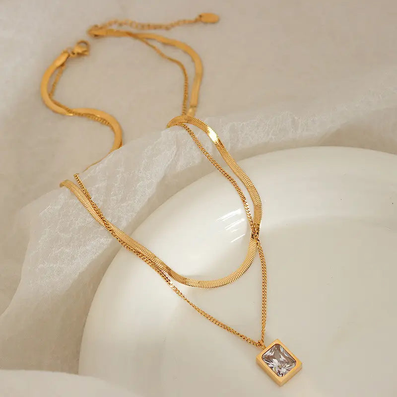 Magnolia Luxe Pendant – 18K Gold Anti-Tarnish Necklace